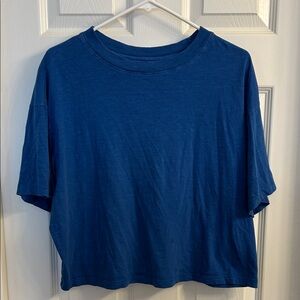 UNIVERSAL THREAD blue top